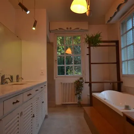 Oasis De Detente, 8 Chambres, Piscine Et Sauna. Nantes