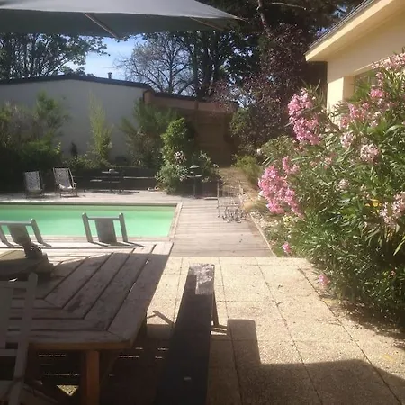 Oasis De Detente, 8 Chambres, Piscine Et Sauna.